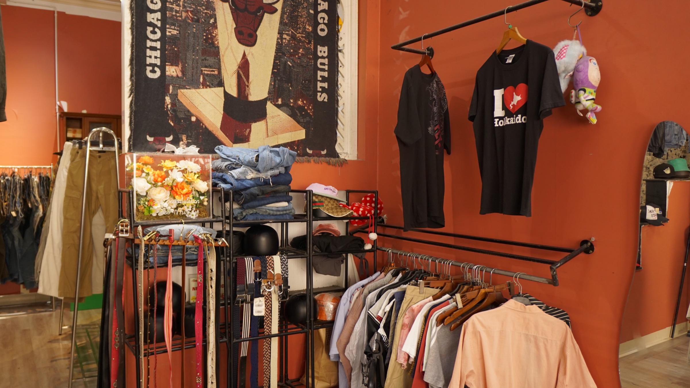 PHÒNG CAM · THE ORANGE ROOM